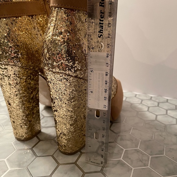 Steve Madden Gold Glitter & Tan Suede Booties Sz. 9 - Picture 2 of 4